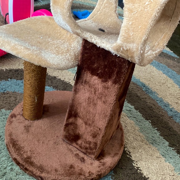 Cat tower - Picture 2 of 2